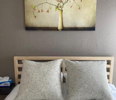 Urayasu Apartment | Tokyo Disney Resort 3 minutes by train, along Symbol Road, and plenty of commercial facilities!Free wifi, double bed