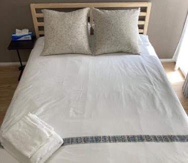 Urayasu Apartment | Tokyo Disney Resort 3 minutes by train, along Symbol Road, and plenty of commercial facilities!Free wifi, double bed
