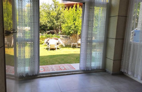 Kadıkalesi Mh. Apartment | Tolle Gartenwohnung am Meer