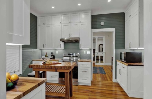 New Braunfels House | Tolle Haus: W/pool & Firepit-walk to Schlitterbahn, Comal Chutes & Downtown!