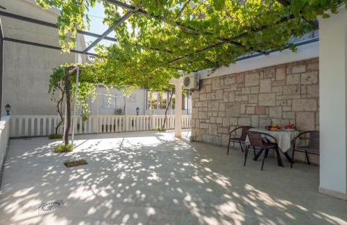 Sveti Stefan Apartment | Tomy Garden House
