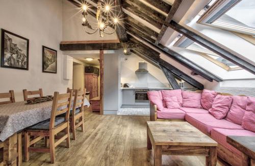 Chamonix City Centre Apartment | Top floor Apartment Mansard - Central Chamonix Mont Blanc Haven