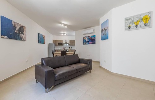 Marsaxlokk Apartment | Top floor apt - Minutes walk to the seafront