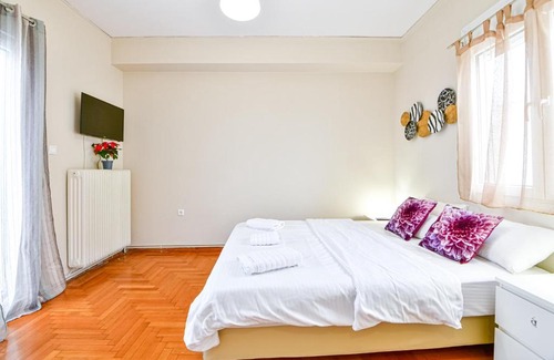 Nea Smirni Apartment | Top floor renovated studio