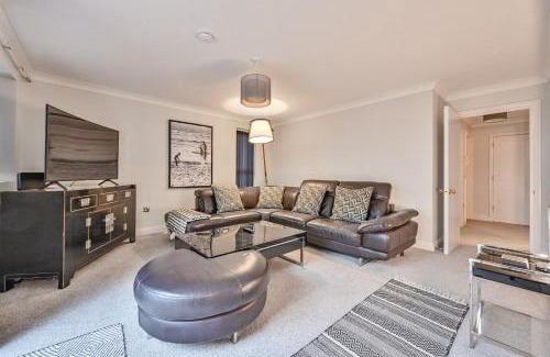 Sandbanks Apartment | Top Floor Sandbanks Apartment with Free Parking just minutes from the Beach and Bars