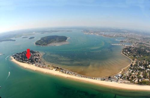 Sandbanks Apartment | Top Floor Sandbanks Apartment with Free Parking just minutes from the Beach and Bars