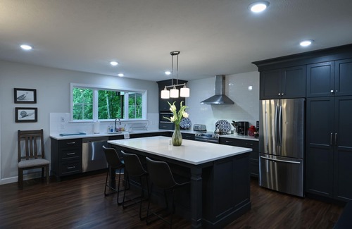 Flippin House | Top Location! 3D & Video Tour. Riverside 4/3 w/the best water access & privacy!