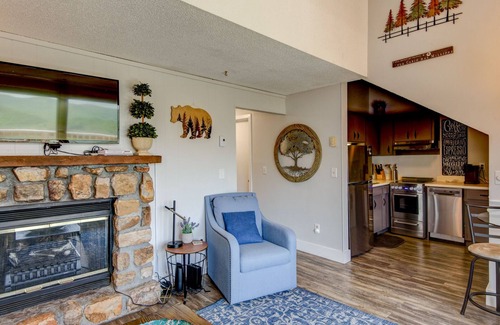 Seven Devils Condo | Top Of Seven - Views! Amazing Grandfather Mtn views from this updated condo in Seven Devils!