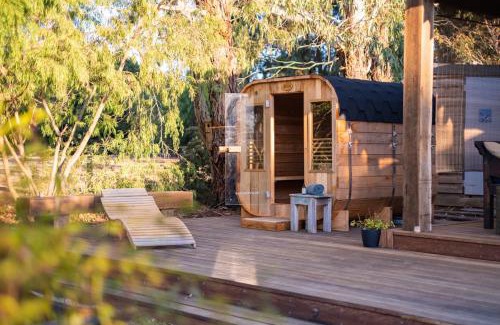 Torquay House | Torquay Bliss Retreat with Sauna and Hot Tub