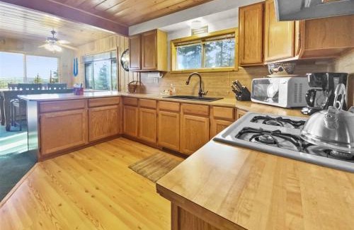 Duck Creek Village Ski Chalet | Totem Pole Lodge