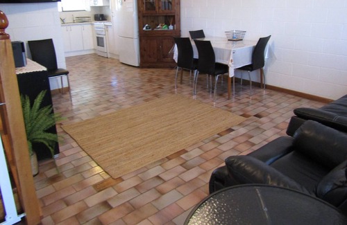 Port Vincent Apartment | Tower View - short walk to the beach, linen included 0 Off Peak Special!