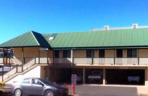 Orange Hotel | Town Square Motel