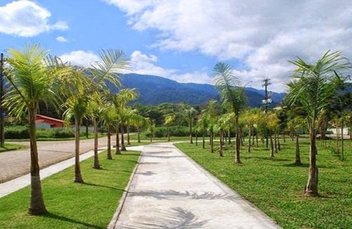 Mococa House | Townhouse in condominium, 5 min from the beach, rivers, trails, quite green area