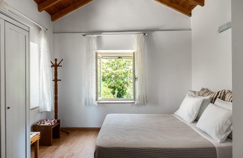 Dafnata Apartment | Traditional Rustic Maisonette by Konnect