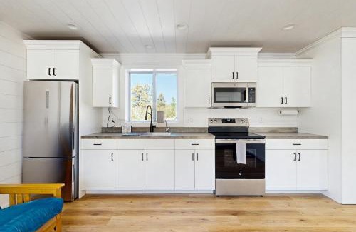 Aspen Springs House | Trails & Tranquility
