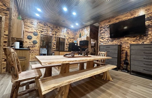 Newtown Cabin | Trailside Lodge | 10 Sec to Trail, Hot Tub + Fire Pit