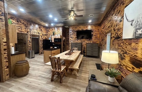Newtown Cabin | Trailside Lodge | 10 Sec to Trail, Hot Tub + Fire Pit