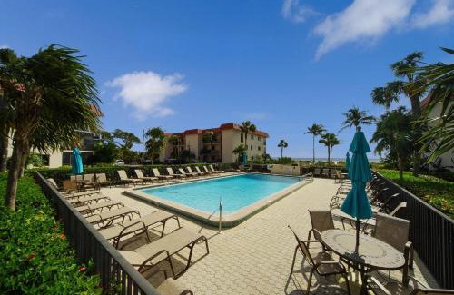 Sanibel Apartment | Tranquil 2nd floor beachfront condo on Sanibel Island 2A2