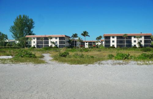 Sanibel Apartment | Tranquil 2nd floor beachfront condo on Sanibel Island 2A2
