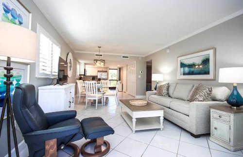 Sanibel Apartment | Tranquil 2nd floor beachfront condo on Sanibel Island 2A2
