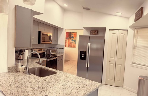 Interchange Square House | Tranquil 3-bedroom house with AC in Palm Bay