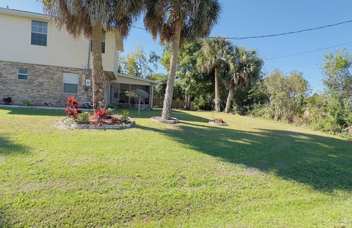 Interchange Square House | Tranquil 3-bedroom house with AC in Palm Bay