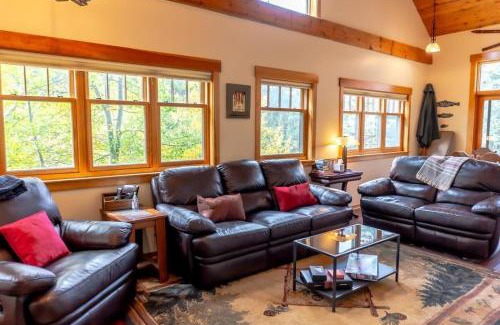 Breckenridge House | Tranquil 3BR Home Access To Trails and Mtn Views