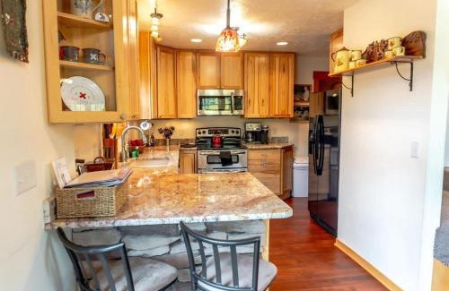 Breckenridge House | Tranquil 3BR Home Access To Trails and Mtn Views