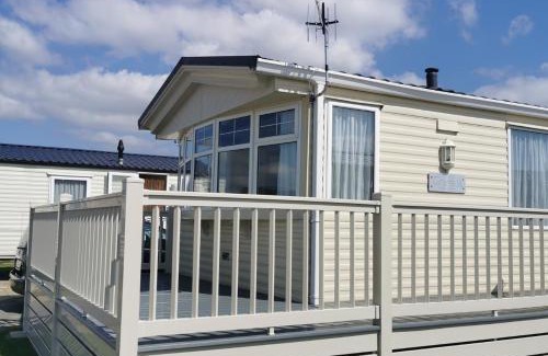 Chichester House | Tranquil 6 Berth Luxury Holiday Home