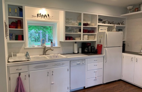 South Haven Cottage | Tranquil and Spacious Cottage close to South Haven Beaches and Downtown