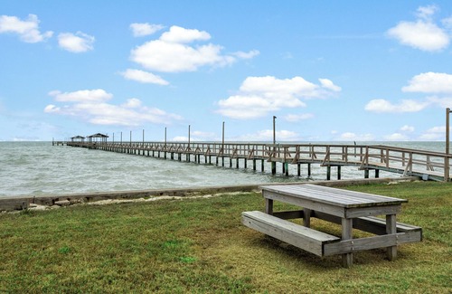 Sailhouse Condo | Tranquil Bay | Poolside Condo w/ Private Patio!
