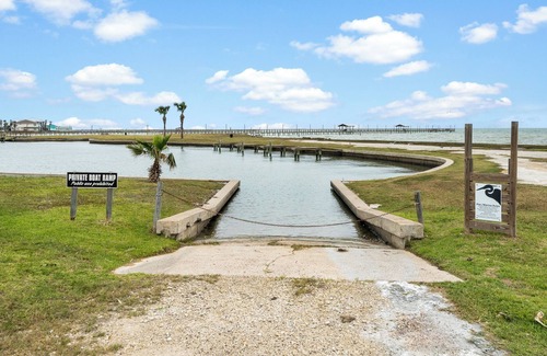 Sailhouse Condo | Tranquil Bay | Poolside Condo w/ Private Patio!