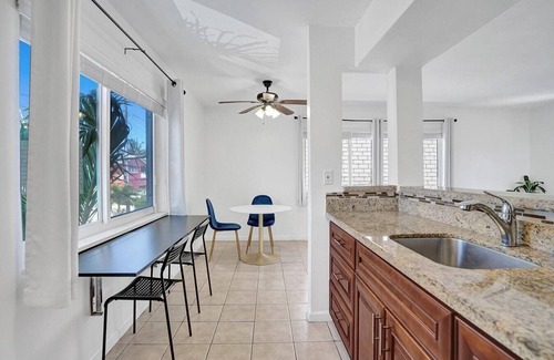North Beach Apartment | Tranquil Beachside Studio Near Marinas & Dining