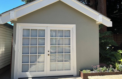 The Willows Cottage | Tranquil cottage with WiFi in charming Palo Alto