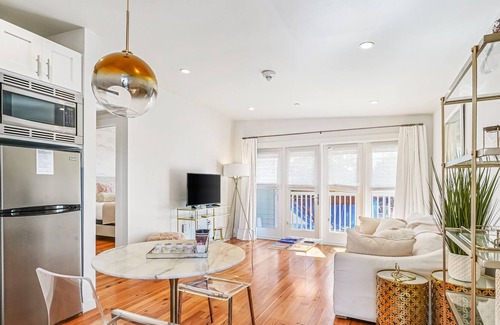 Irish Channel Apartment | Tranquil Escape W/ Tea Garden, Shared Hot Tub, Steam Rooms, Sun Deck & Fast WiFi