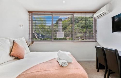 Queenstown Hotel | Tranquil Modern Studio
