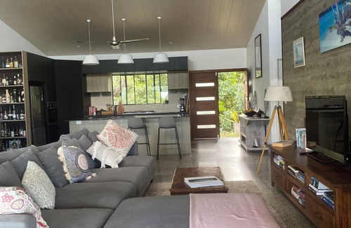 Smithfield House | Tranquil Ocean Views in a Quiet Rainforest Setting - Smithfield Heights