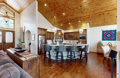 Torreon House | Tranquil Torreon Pines and Fairway Hideaway
