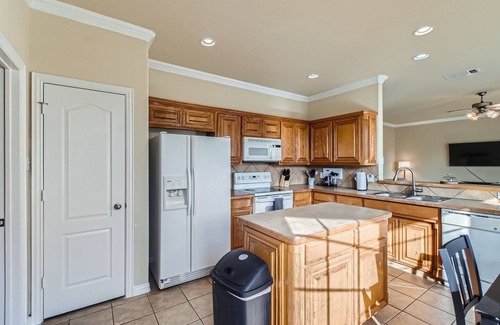 Fort Worth House | Tranquil Woodchase Getaway