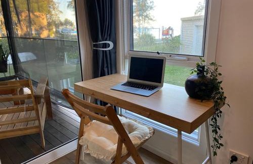 Karraganbah House | Tranquility by the Lake