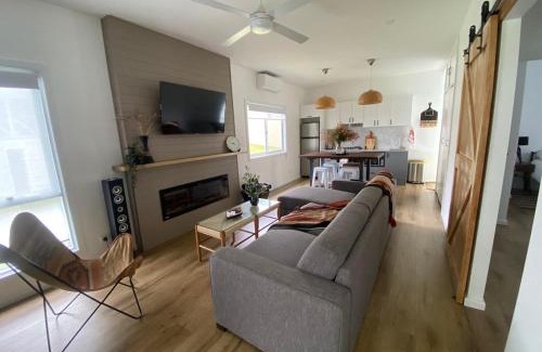 Karraganbah House | Tranquility by the Lake