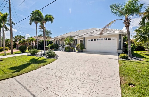 Punta Gorda House | Tranquility with Divine Sunsets in Vacation Land -Sleeps 8 -Pet Friendly