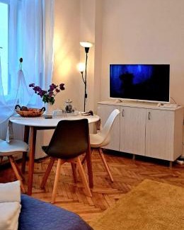 Old City Apartment | TRAVEL AND MUSIC APARTMENT