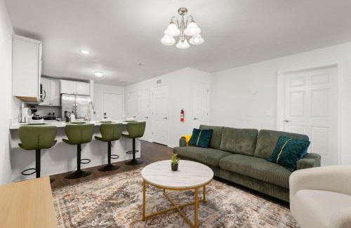 Newark Apartment | Traveler Haven XL NYC & NWK with free parking