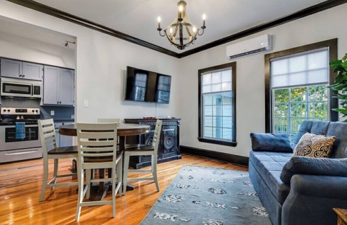 Marble Falls Condo | Travis L.B.J Historic Downtown Marble Falls- 2 Suite Combo