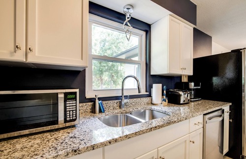 Crystal River House | Tree-Lined Retreat 4 Mi to Three Sisters Springs!