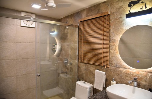 Bail Parao Hotel | Tree of Life Vanvilas Riveredge