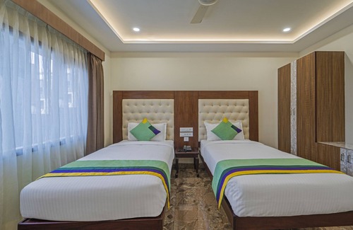 Kalapettai Hotel | Treebo Aaravi Residency, 800 Mtrs From Promenade Beach