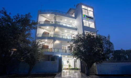 Noida Hotel | Treebo Fortune Home Expressway