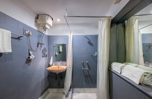 Kolkata Hotel | Treebo Green View, Park Circus